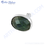 Load image into Gallery viewer, Silver cufflinks with oval-shaped green labradorite gemstone. Luxury men's formal jewelry.
