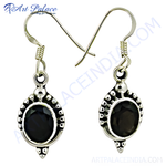 Load image into Gallery viewer, 925 sterling silver dangle earrings featuring oval black onyx gemstones. Elegant design for women.