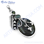 Load image into Gallery viewer, 925 sterling silver labradorite pendant with a dark iridescent gemstone for women.