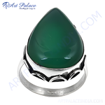 Load image into Gallery viewer, 925 sterling silver ring with a pear-shaped green onyx gemstone. A vibrant and elegant piece of jewelry.