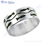 Load image into Gallery viewer, Sterling silver ring with a fish design in green.