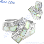Load image into Gallery viewer, Sterling silver geometric ring with rectangular opal gemstones set in a modern design