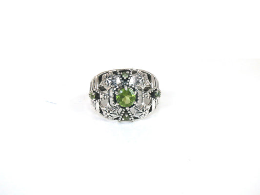 New Arrival High Quality Casting Made Peridot Gemstone Silver Finger Ring