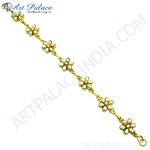 Load image into Gallery viewer, gold plating chain bracelet with flower shaped design and white pearls, elegant women's jewelry.

