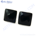 Load image into Gallery viewer, 925 sterling silver square stud earrings with black onyx gemstone. Elegant and timeless.
