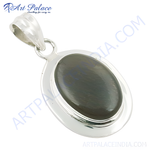 Load image into Gallery viewer, 925 sterling silver moonstone pendant, oval-shaped gemstone in a silver setting.
