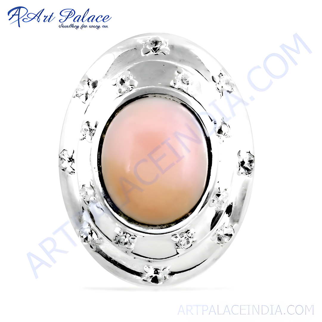 Silver ring with a pearl center. Elegant women's jewelry.