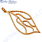 Load image into Gallery viewer, gold plating leaf shaped pendant for women, elegant and modern jewelry design.
