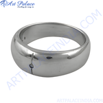 Load image into Gallery viewer, Polished silver band ring, a classic design for both men and women, suitable for weddings and everyday wear.
