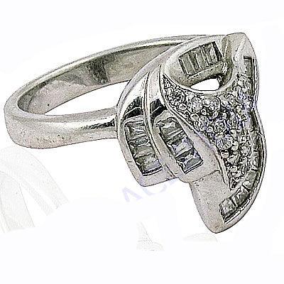 Elegant 925 Silver Ring with Stylish Cubic Zirconia Gemstone - White CZ Ring